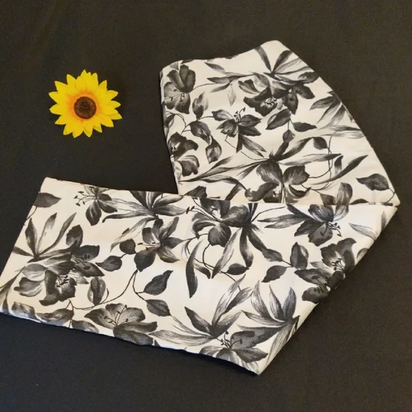 Erik Stewart. Floral Black and White Pants - Picture 9 of 9